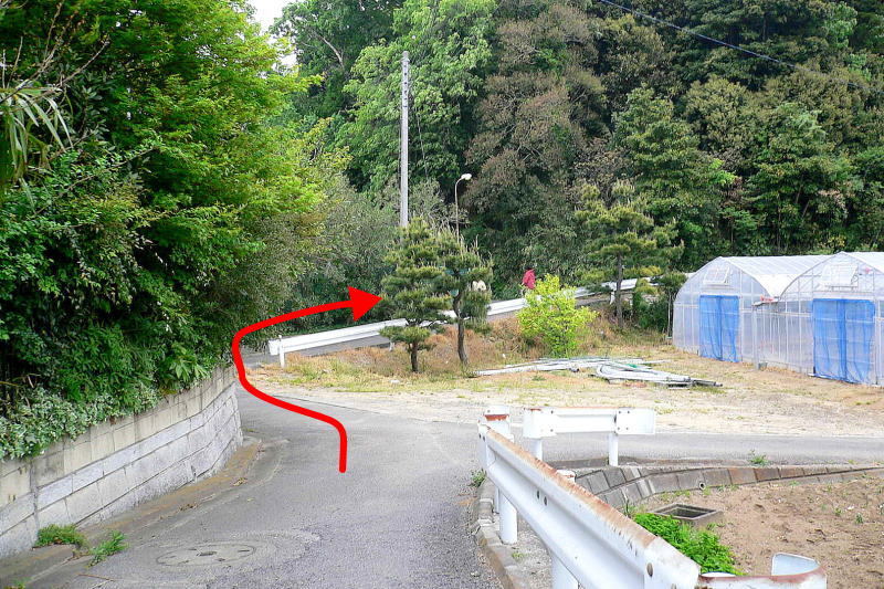 塚への道