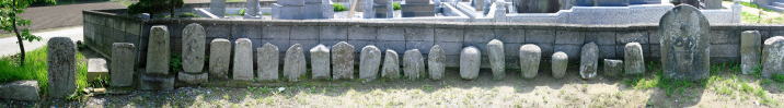 墓地の石仏群
