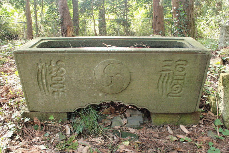 蛟蝄神社奥の宮の手水鉢文字