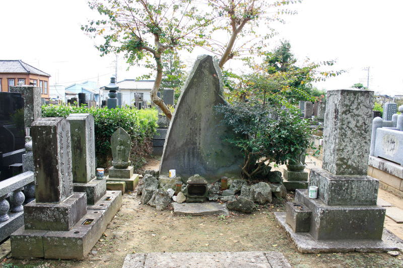 小川東作墓碑