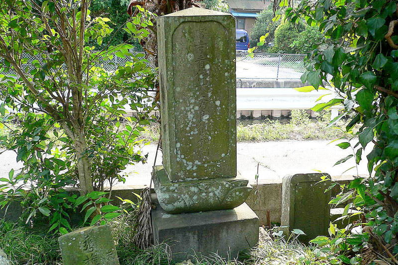和尚さんの墓石